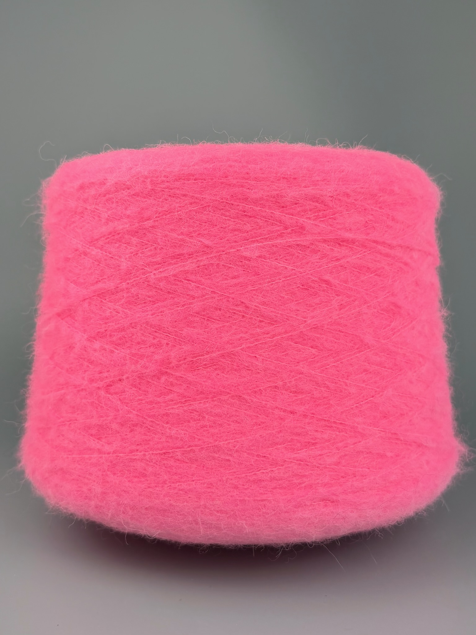 Igea Filati Illumini 4.2 – Volumengarn aus Merino und Babyalpaka mit Elastan col. Neon Fuchsia foto 2